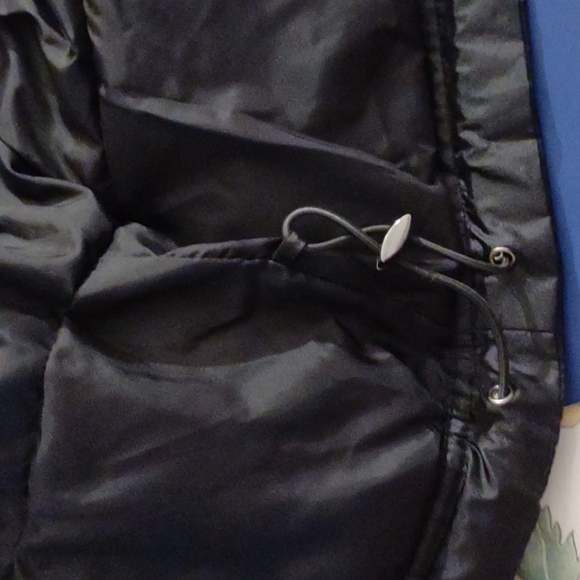 Eitie Paris black puffer/ ski jacket with snap off sleeves size 6 - Picture 16 of 16
